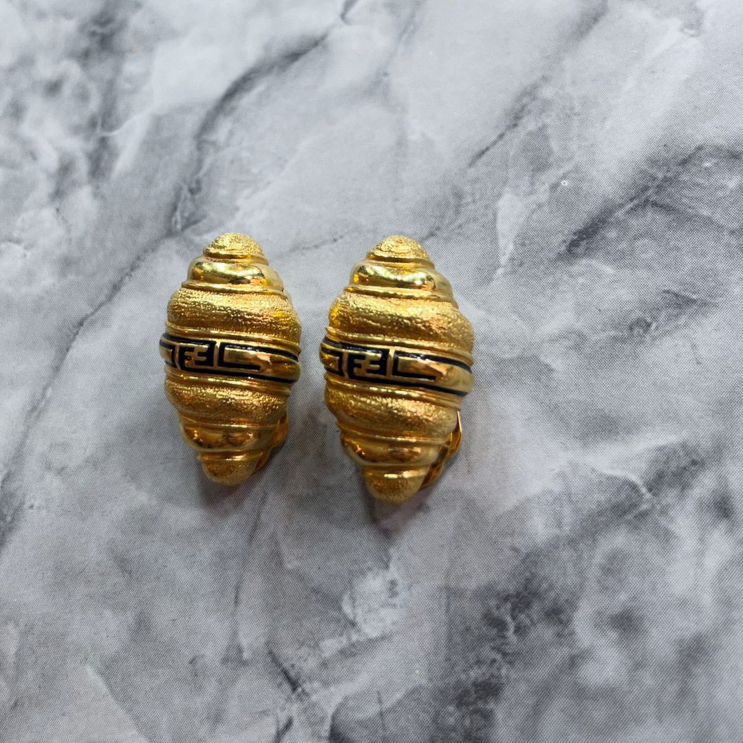 orecchini a clip con conchiglia d'oro vintage